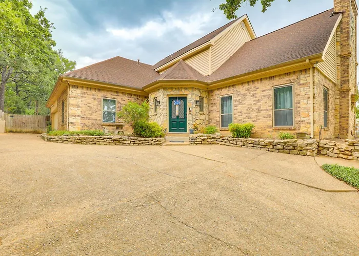 8 Mi Dallas Stadium! Worth W/ Pool Holiday home *