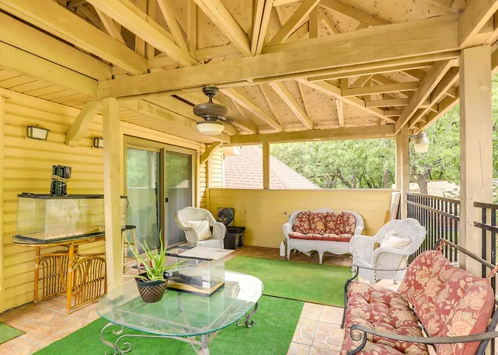 Holiday home 8 Mi Dallas Stadium! Worth W/ Pool
