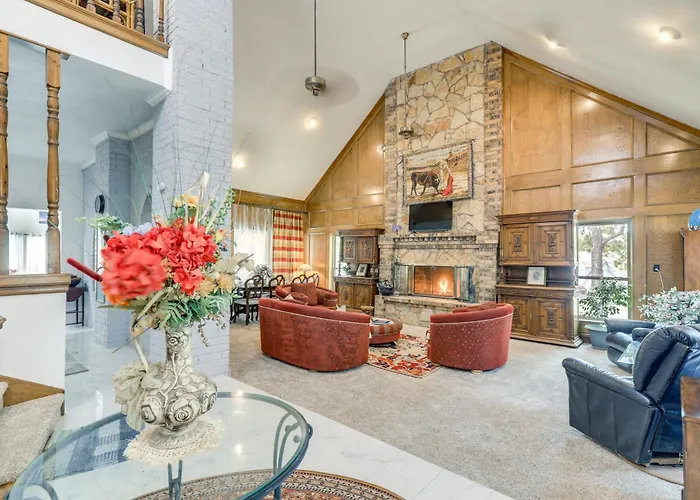 Holiday home 8 Mi Dallas Stadium! Worth W/ Pool