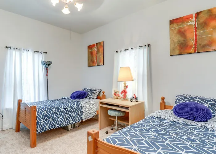 Holiday home 8 Mi Dallas Stadium! Worth W/ Pool