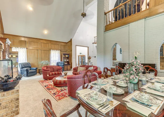 Holiday home 8 Mi Dallas Stadium! Worth W/ Pool Fort Worth